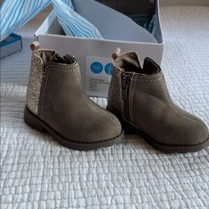 Carter's Taupe Toddler Boots Box - Size 4